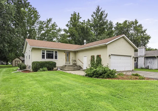 3rd image of 699 Karen Dr, Lake Holiday, IL 60552 | MLS# 12731928