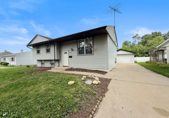 2nd image of 2517 Campbell St, Joliet, IL 60435 | MLS# 12731930