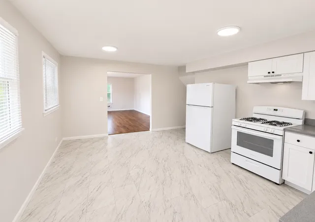 Listing Photo 4 - Condo for sale in building located at 2623 Gilboa Ave, Zion, IL 60099