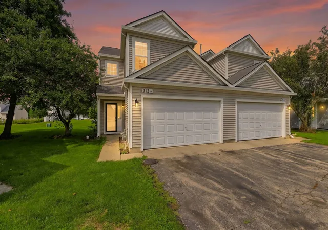 3rd image of 1312 Jenna Dr #A, South Elgin, IL 60177 | MLS# 12731949