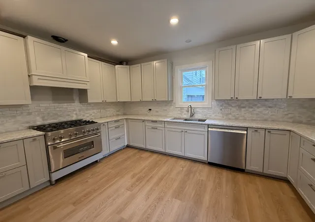 Photo 2 of Single family home for sale at 339 N Ridgeland Ave, Elmhurst, IL 60126 | MLS# 12731973 | Listing updated on 2026-09-05