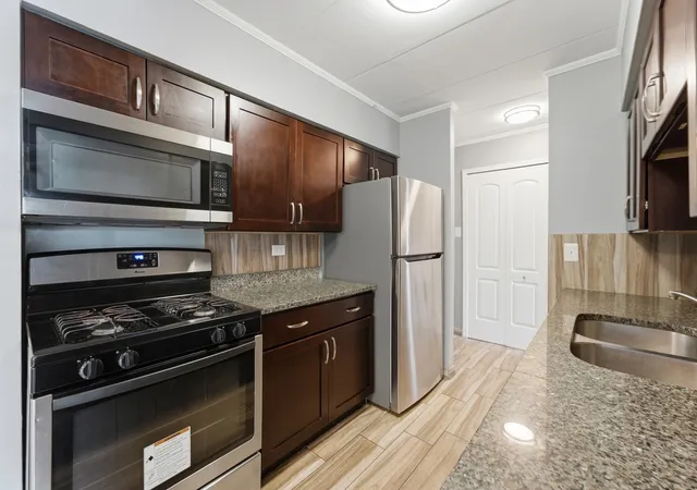5th image of 220 S Roselle Rd, Schaumburg, IL 60193