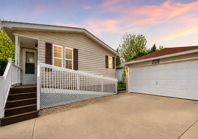 1st image of 22734 Ravisloe Ln, Frankfort, IL 60423 | MLS# 12731979