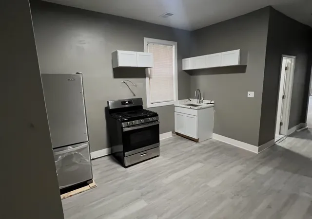 Listing Photo 4 - Condo for sale in building located at 6753 S Loomis Blvd, Chicago, IL 60636