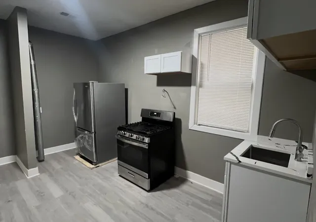 Listing Photo 5 - Condo for sale in building located at 6753 S Loomis Blvd, Chicago, IL 60636
