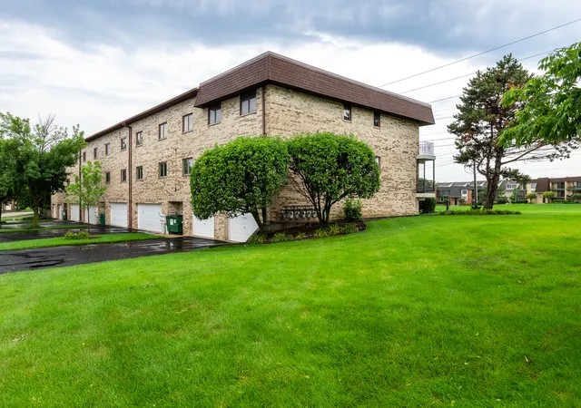 2nd image of 15700 Deerfield Ct #2N, Orland Park, IL 60462 | MLS# 12731987