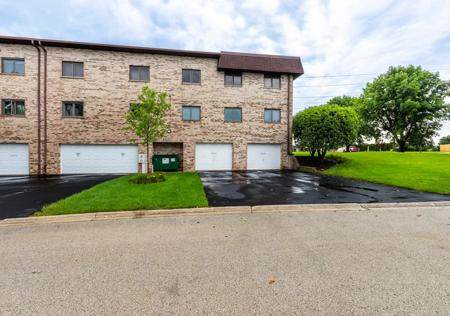 3rd image of 15700 Deerfield Ct #2N, Orland Park, IL 60462 | MLS# 12731987