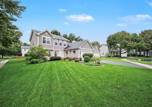2nd image of 915 Joan Ct, Naperville, IL 60540 | MLS# 12731991