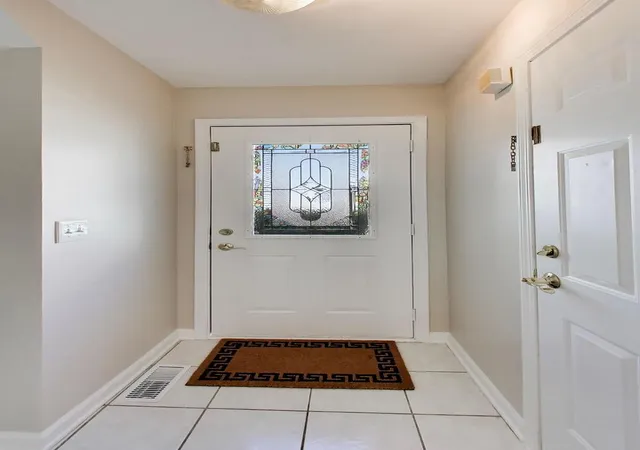 Photo 2 of Townhouse for sale at 1325 Newport St, Mundelein, IL 60060 | MLS# 12732016 | Listing updated on 2026-09-04