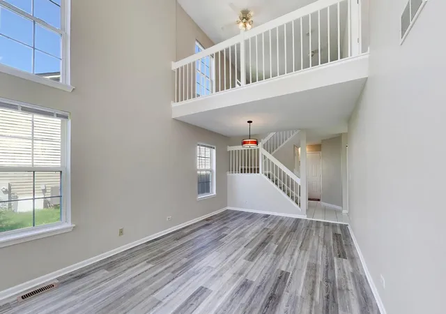 Photo 4 of Townhouse for sale at 1325 Newport St, Mundelein, IL 60060 | MLS# 12732016 | Listing updated on 2026-09-04