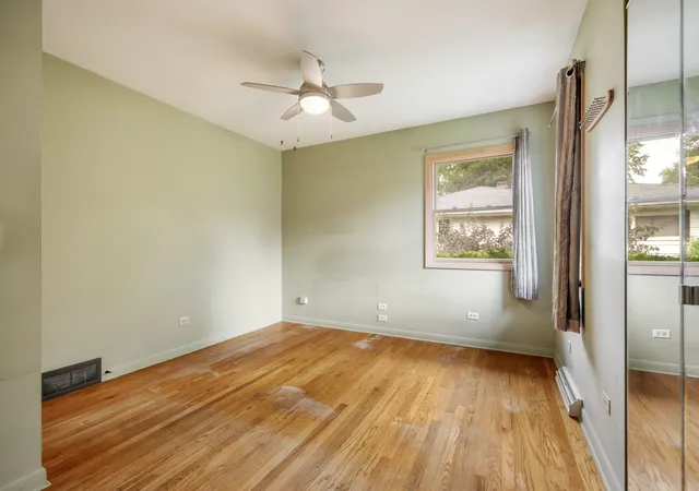3rd image of 947 Diane Ave, Elgin, IL 60123 | MLS# 12732036