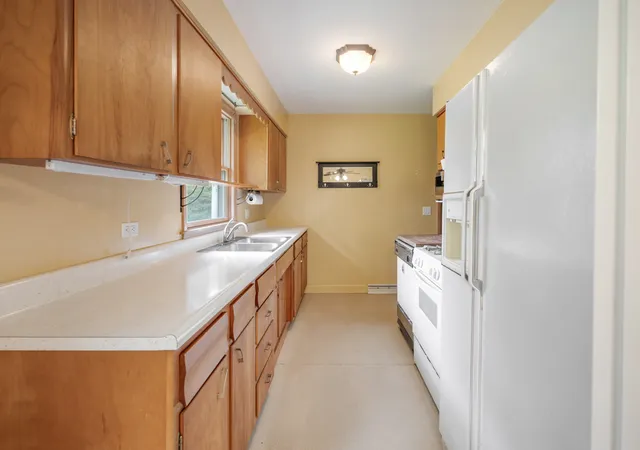 4th image of 947 Diane Ave, Elgin, IL 60123 | MLS# 12732036