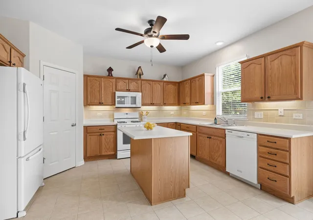 Photo 4 of Single family home for sale at 1964 Coneflower Ct, Yorkville, IL 60560 | MLS# 12732061 | Listing updated on 2026-10-01