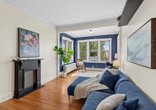Photo 4 of Condo for sale at 240 S Maple Ave #3W, Oak Park, IL 60302 | MLS# 12732068 | Listing updated on 2026-09-30