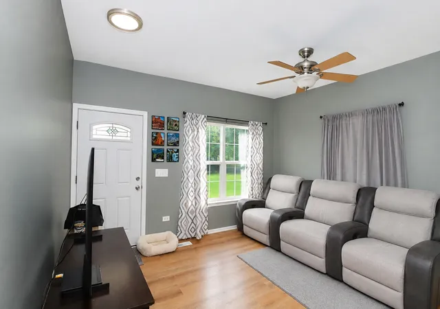 4th image of 310 Paige St, Plano, IL 60545 | MLS# 12732078