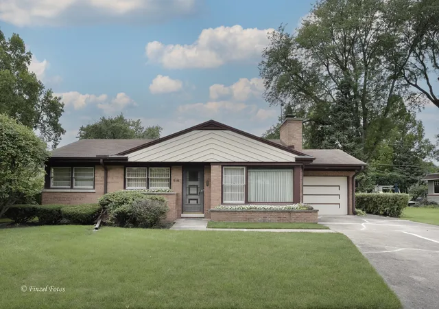 Photo 1 of Single family home for sale at 516 S Main St, Mount Prospect, IL 60056 | MLS# 12732103 | Listing updated on 2026-08-26