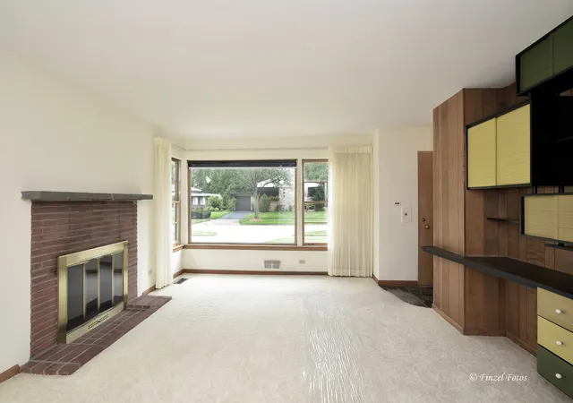 Photo 2 of Single family home for sale at 516 S Main St, Mount Prospect, IL 60056 | MLS# 12732103 | Listing updated on 2026-08-26