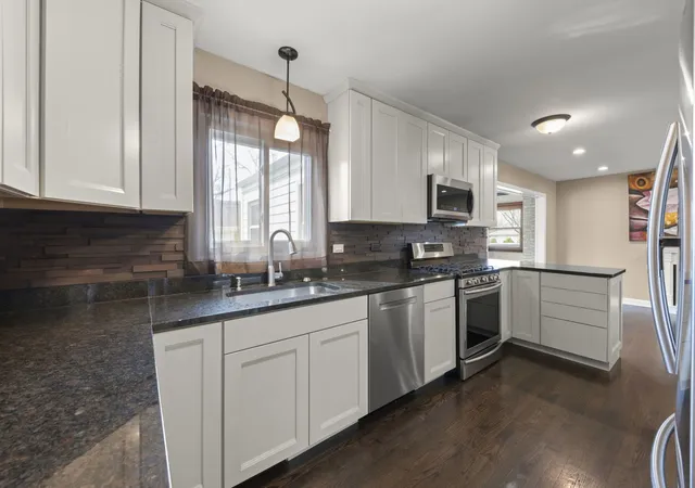 Photo 2 of Single family home for sale at 5818 Ridgewood Dr, Western Springs, IL 60558 | MLS# 12732106 | Listing updated on 2026-09-03