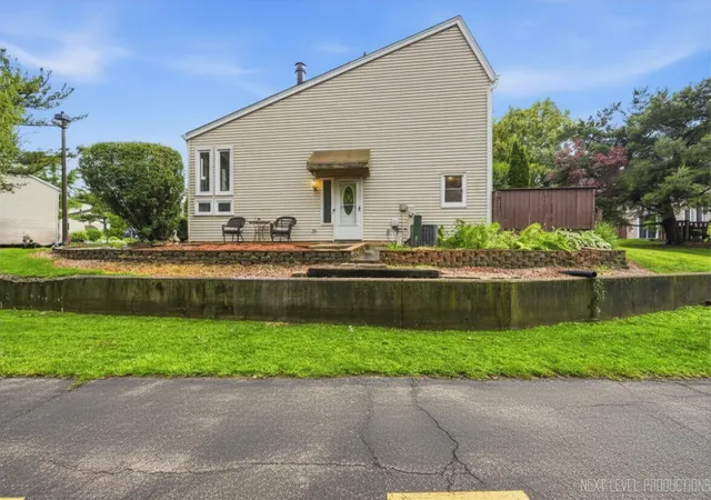 2nd image of 1641 Cove Ct, Naperville, IL 60565 | MLS# 12732114