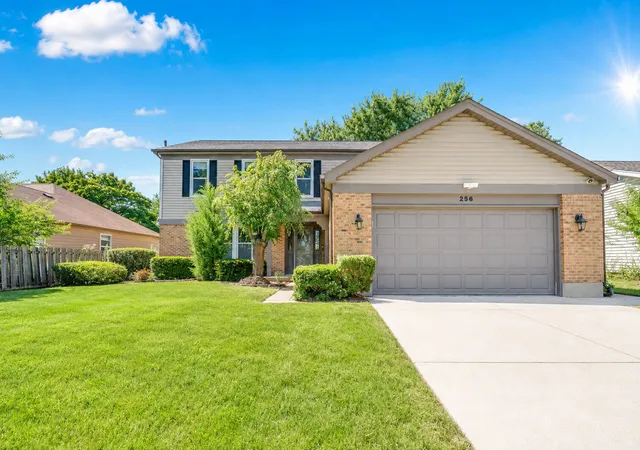 Photo 1 of Single family home for sale at 256 E Fox Hl Dr, Buffalo Grove, IL 60089 | MLS# 12732115 | Listing updated on 2026-08-19