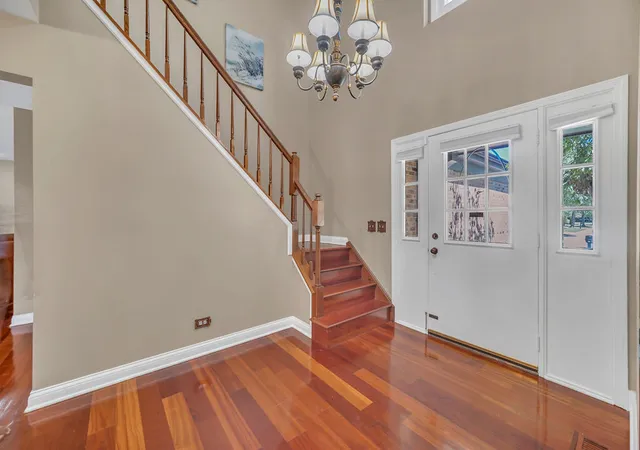 Photo 4 of Single family home for sale at 256 E Fox Hl Dr, Buffalo Grove, IL 60089 | MLS# 12732115 | Listing updated on 2026-08-19