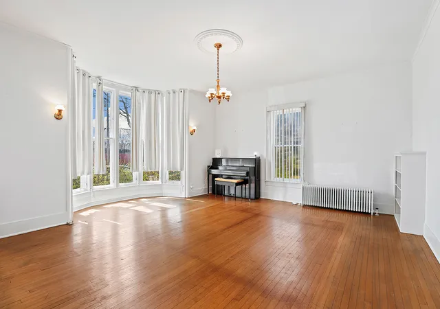 Photo 4 of Single family home for sale at 309 E 3rd Street, Sandwich, IL 60548 | MLS# 12732128 | Listing updated on 2026-08-19