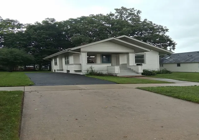 1st image of 1104 N Jefferson St, Harvard, IL 60033 | MLS# 12732131