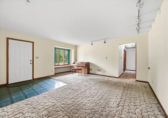 2nd image of 482 Pinewood Dr, North Aurora, IL 60542 | MLS# 12732133