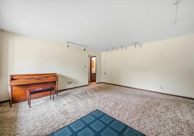 3rd image of 482 Pinewood Dr, North Aurora, IL 60542 | MLS# 12732133