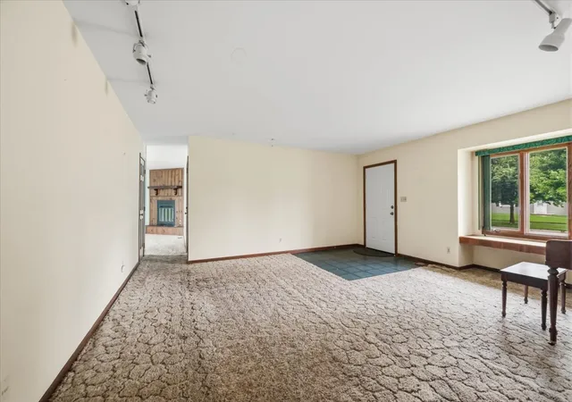 4th image of 482 Pinewood Dr, North Aurora, IL 60542 | MLS# 12732133