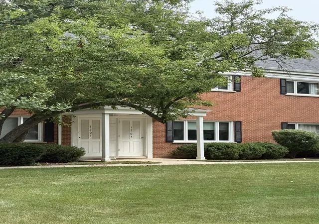 2nd image of 1205 Chanticleer Ln, Hinsdale, IL 60521 | MLS# 12732138