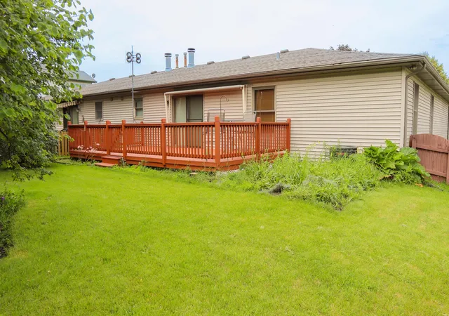 2nd image of 904 Harvest Trl, Yorkville, IL 60560