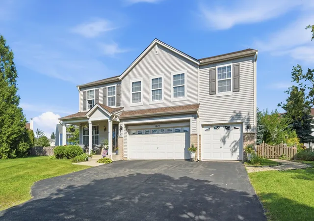 Photo 3 of Single family home for sale at 1619 Golden Ridge Dr, Plainfield, IL 60586 | MLS# 12732151 | Listing updated on 2026-09-08