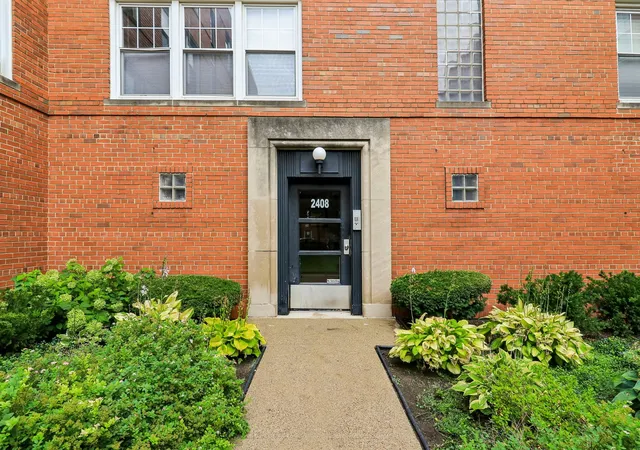 Listing Photo 3 - Condo for sale in building located at 2408 W Farragut Ave, Chicago, IL 60625 - Unit #2A