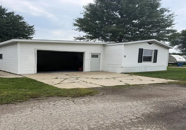 Photo 3 of Manufactured home for sale at 1600 Riverdale Rd #104, Rock Falls, IL 61071 | MLS# 12732220 | Listing updated on 2026-09-03