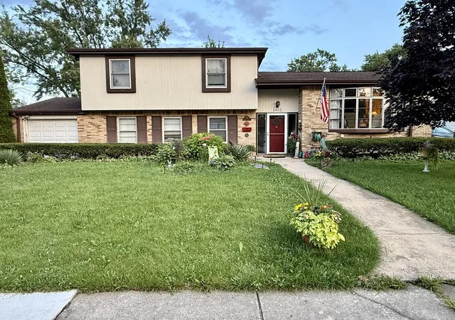 Photo 1 of Single family home for sale at 1451 E Gloria Dr, Palatine, IL 60074 | MLS# 12732238 | Listing updated on 2026-08-27