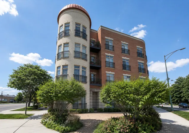 Photo 1 of Condo for sale at 6425 W Touhy Ave #2C, Chicago, IL 60646 | MLS# 12732241 | Listing updated on 2026-08-19