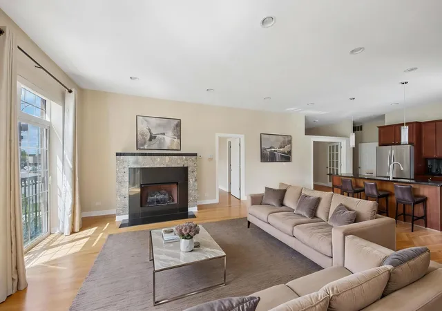 Listing Photo 3 - Condo for sale in building located at 6425 W Touhy Ave, Chicago, IL 60646 - Unit #2C