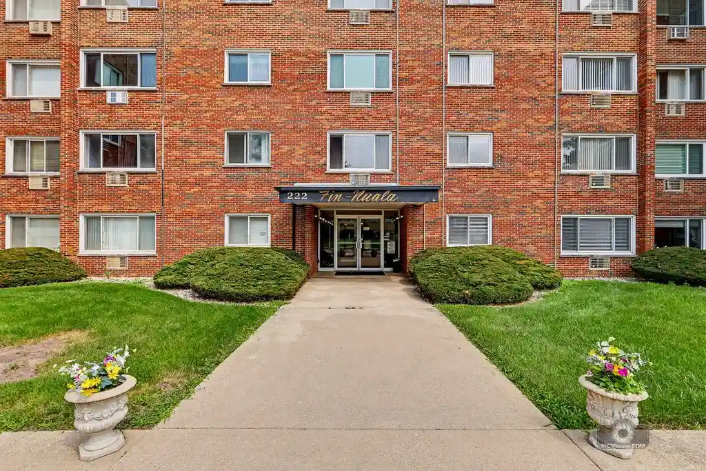 Listing Photo 2 - Condo for sale in 222 Madison St located at 222 Madison St, Joliet, IL 60435 - Unit #109