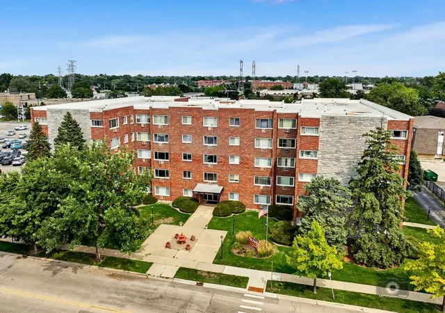 Photo 3 of Condo for sale at 222 Madison St #109, Joliet, IL 60435 | MLS# 12732252 | Listing updated on 2026-09-06