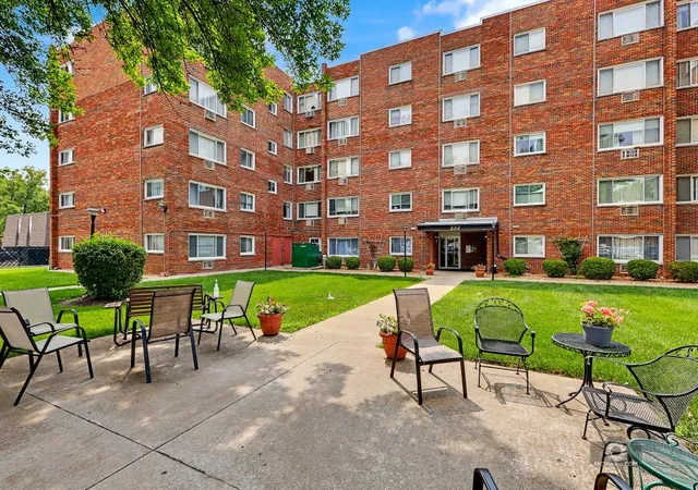 Listing Photo 5 - Condo for sale in building located at 222 Madison St, Joliet, IL 60435 - Unit #109