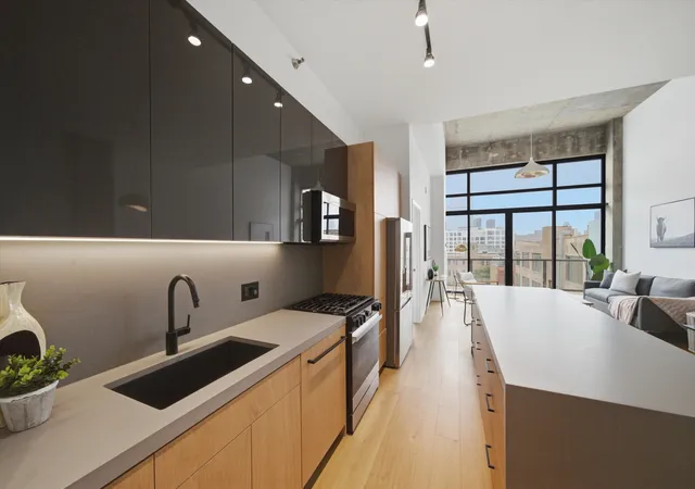 4th image of 321 S Sangamon St, Chicago, IL 60607