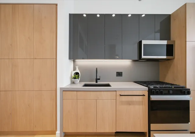 5th image of 321 S Sangamon St, Chicago, IL 60607