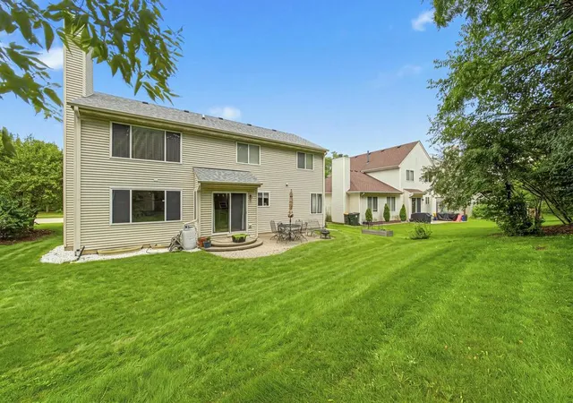 Photo 3 of Single family home for sale at 25727 W Woodland Dr, Round Lake, IL 60073 | MLS# 12732275 | Listing updated on 2026-08-31