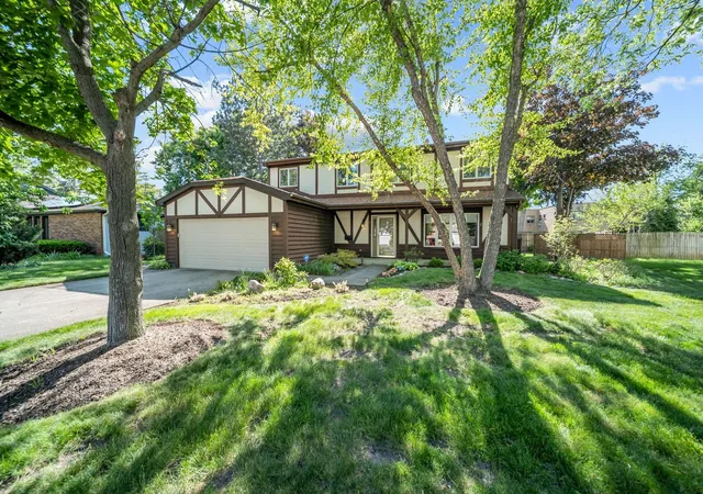 2nd image of 728 Price Ln, Deerfield, IL 60015 | MLS# 12732276