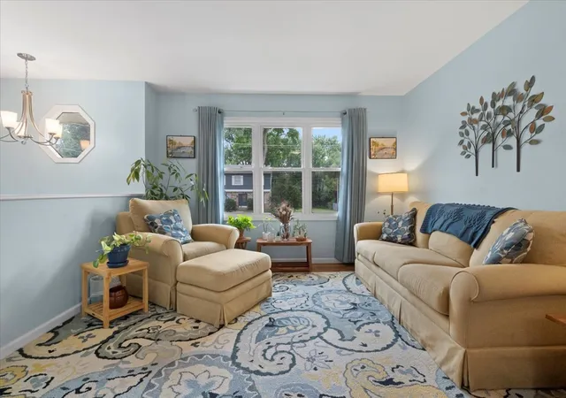 Photo 3 of Single family home for sale at 424 E Shorewood Rd, Round Lake Beach, IL 60073 | MLS# 12732301 | Listing updated on 2026-10-06