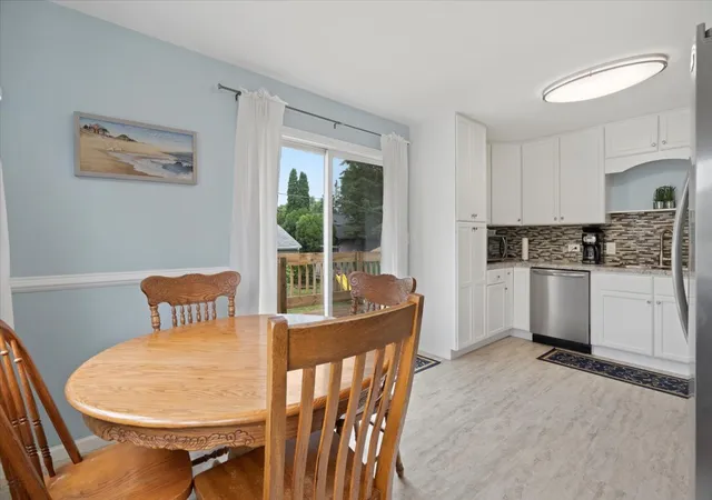 Photo 4 of Single family home for sale at 424 E Shorewood Rd, Round Lake Beach, IL 60073 | MLS# 12732301 | Listing updated on 2026-10-06
