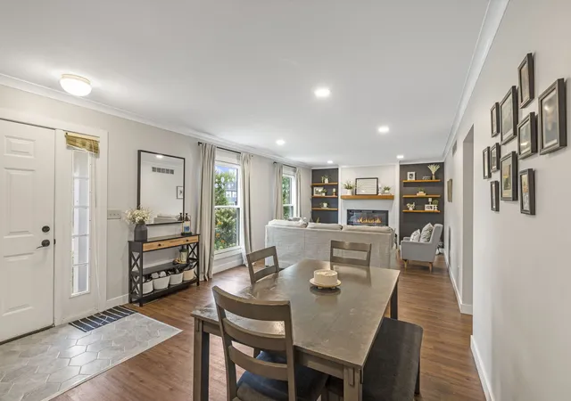 Photo 3 of Single family home for sale at 1470 S Tyler Rd, St. Charles, IL 60174 | MLS# 12732306 | Listing updated on 2026-09-01