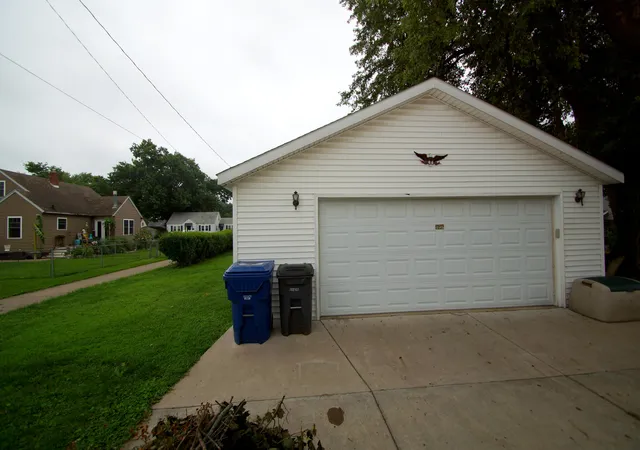 Photo 18 of Sale Pending at 2729 Bellevue Ave, Bettendorf, IA 52722 | MLS# 12732317 | Listing updated on 2026-10-20