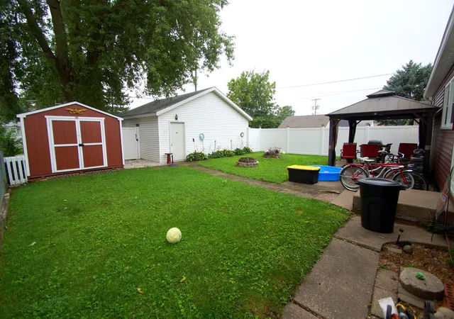 Photo 2 of Sale Pending at 2729 Bellevue Ave, Bettendorf, IA 52722 | MLS# 12732317 | Listing updated on 2026-10-20